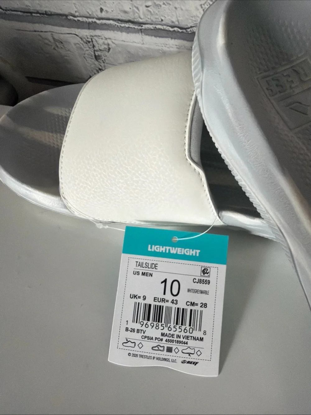 REEF Men's Size 10 Tailslide Slip-On Sandals. White. New with Tags